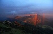 Regenbogenfuss vor dem Horizont auf dem Wendelstein